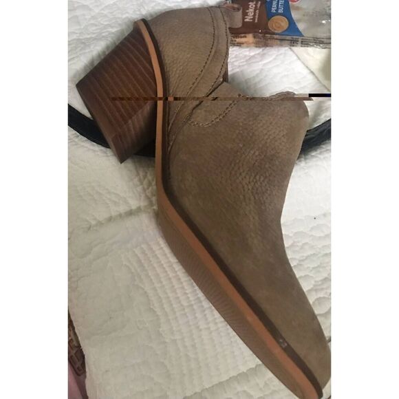 Lucky Brand Women's Victorey Bootie Ankle Boot, Dune Size 8 - Picture 6 of 6